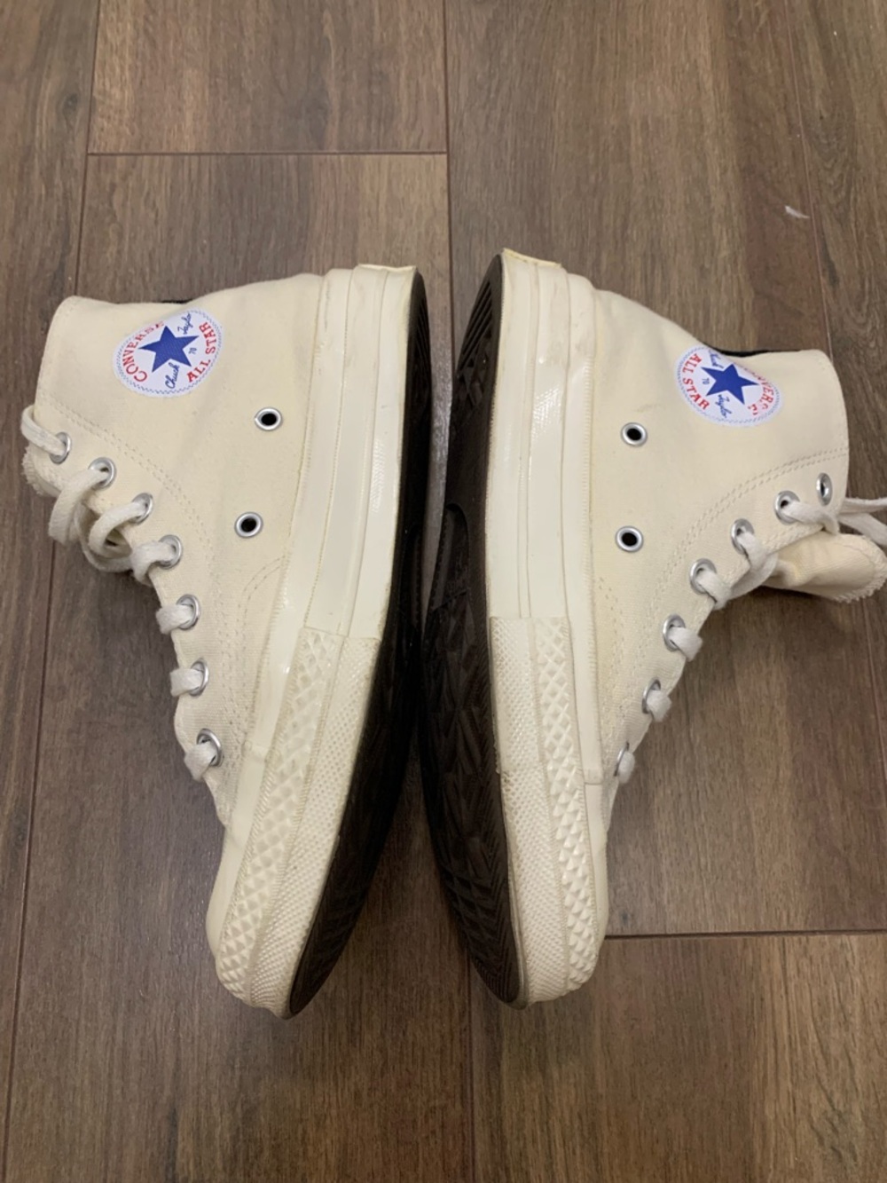 Converse High Top Sneakers in Cream with Black Heel Stripe red heart women’s 6 - Picture 4 of 12